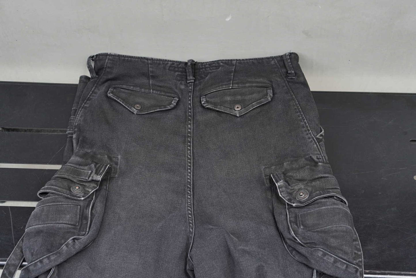 Julius_7 FW21 Resilience Gasmask Cargo Pants