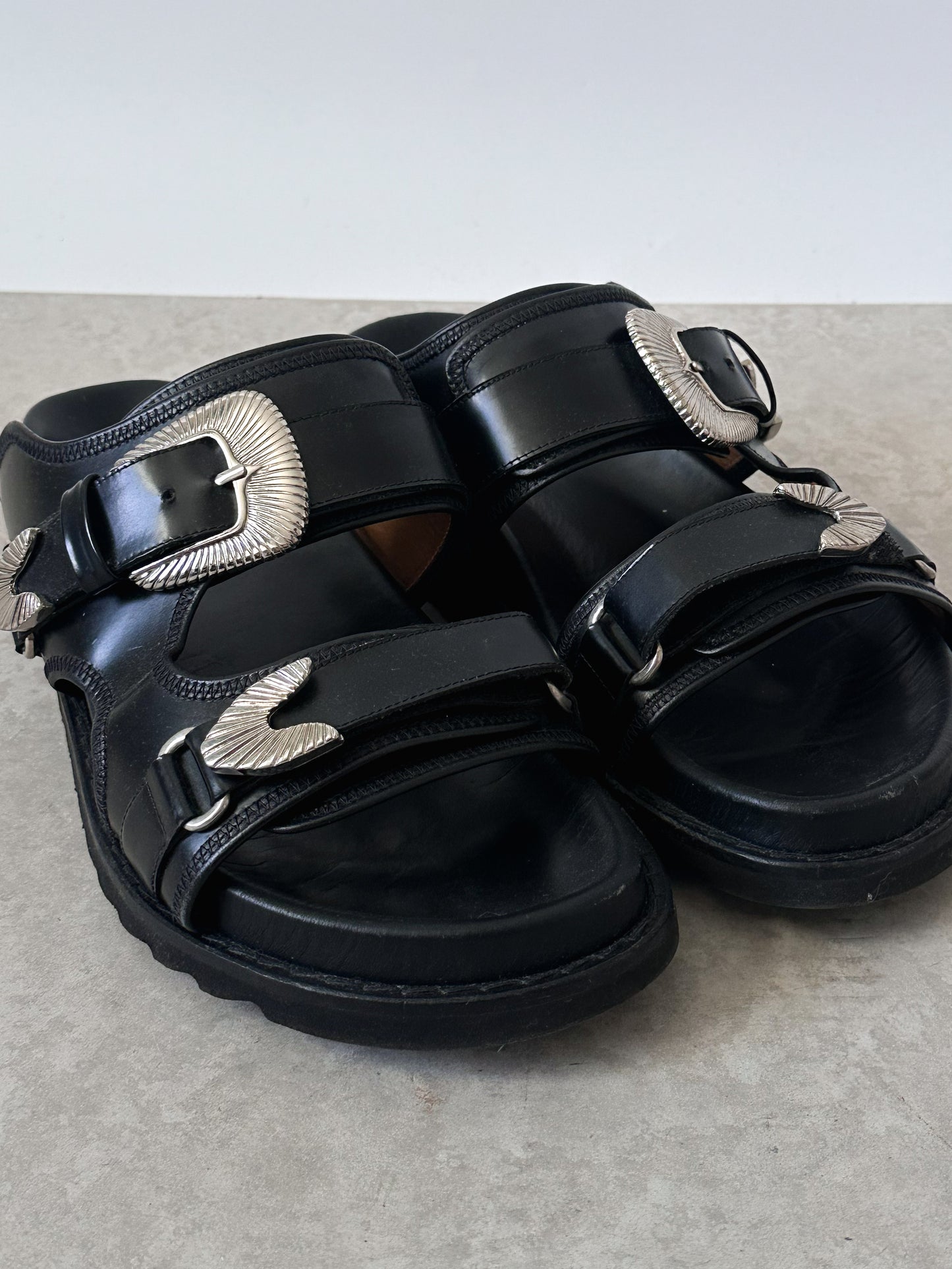 Toga Virilis Black Sandals