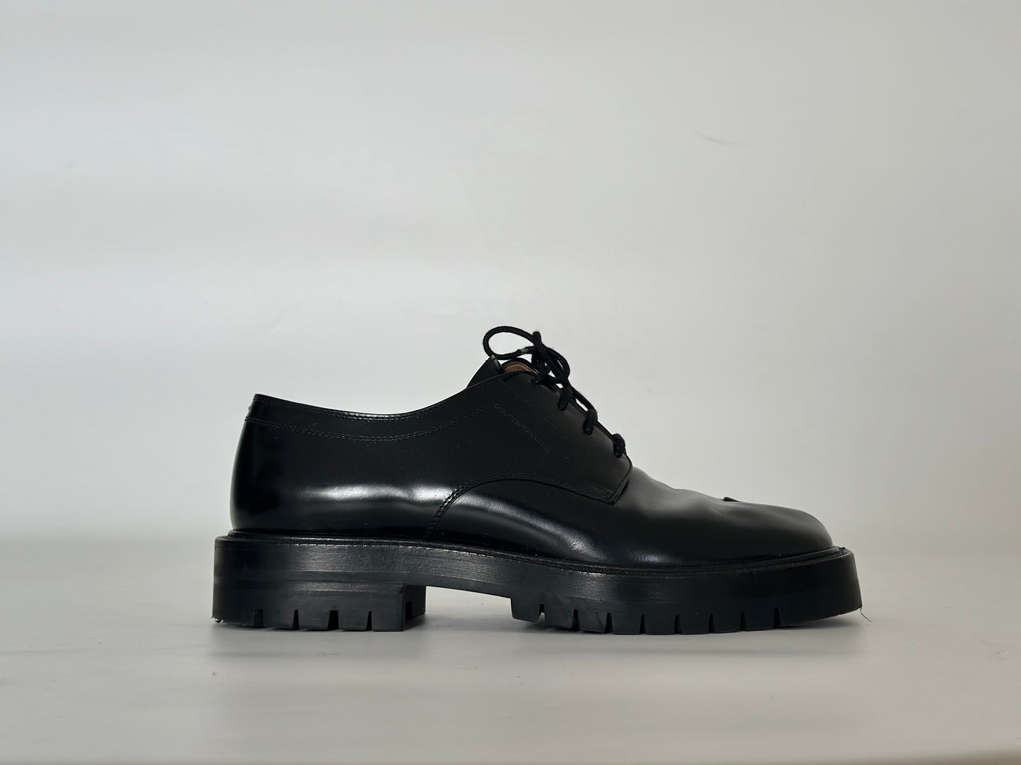 Maison Margiela Tabi County Derby – Black Leather