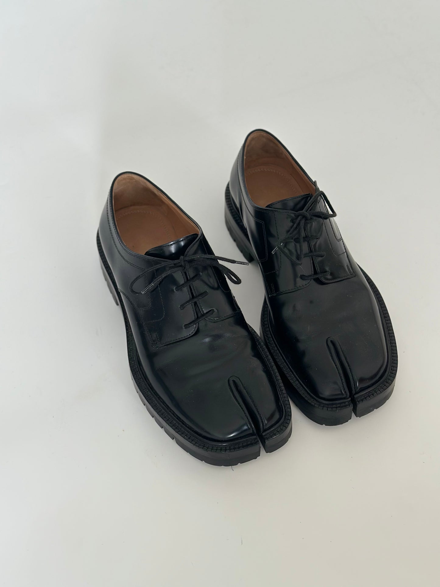 Maison Margiela Tabi County Derby – Black Leather