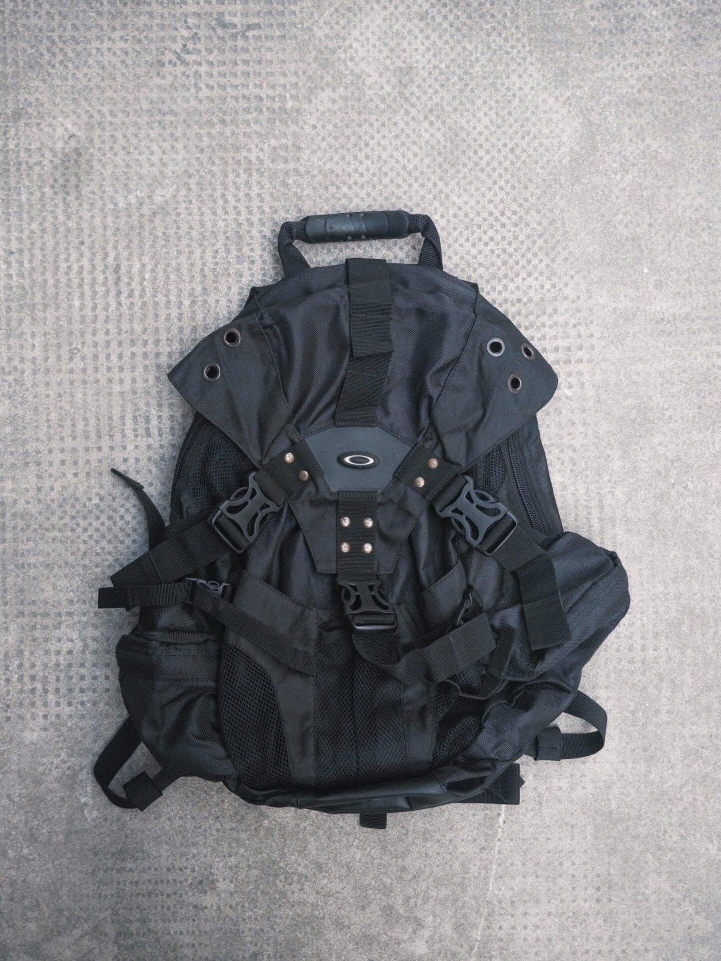 OAKLEY ICON 3.0 BACKPACK – CYBER MILITARY LEGACY