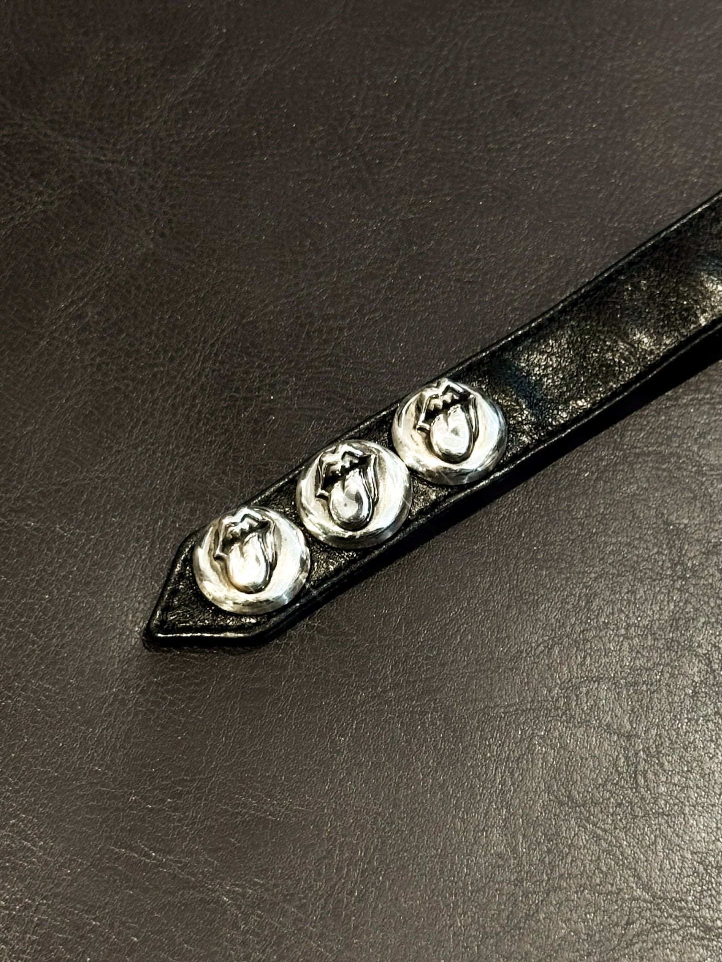 CHROME HEARTS ROLLING STONE LIP & TONGUE LEATHER BRACELET
