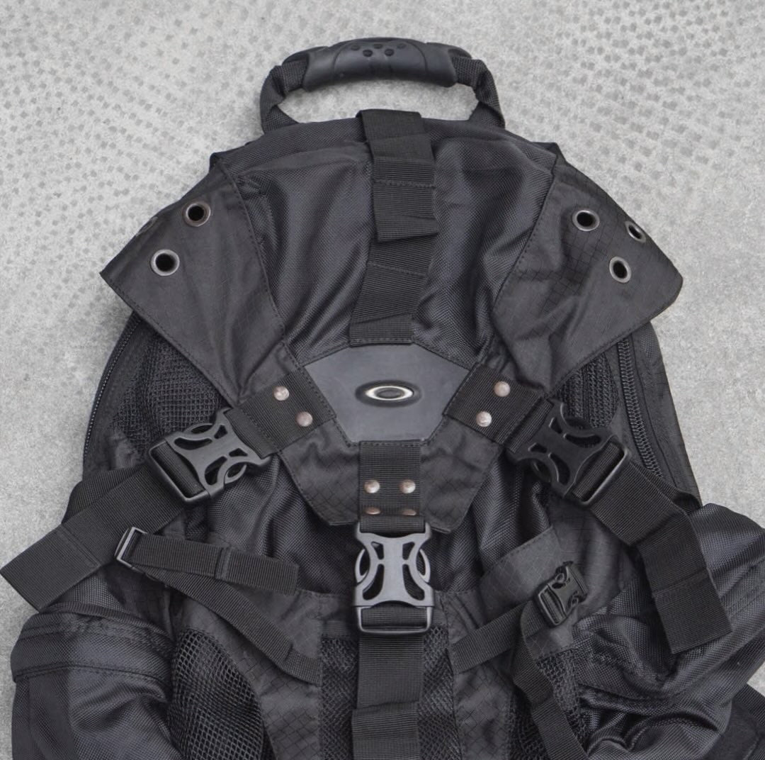 OAKLEY ICON 3.0 BACKPACK – CYBER MILITARY LEGACY