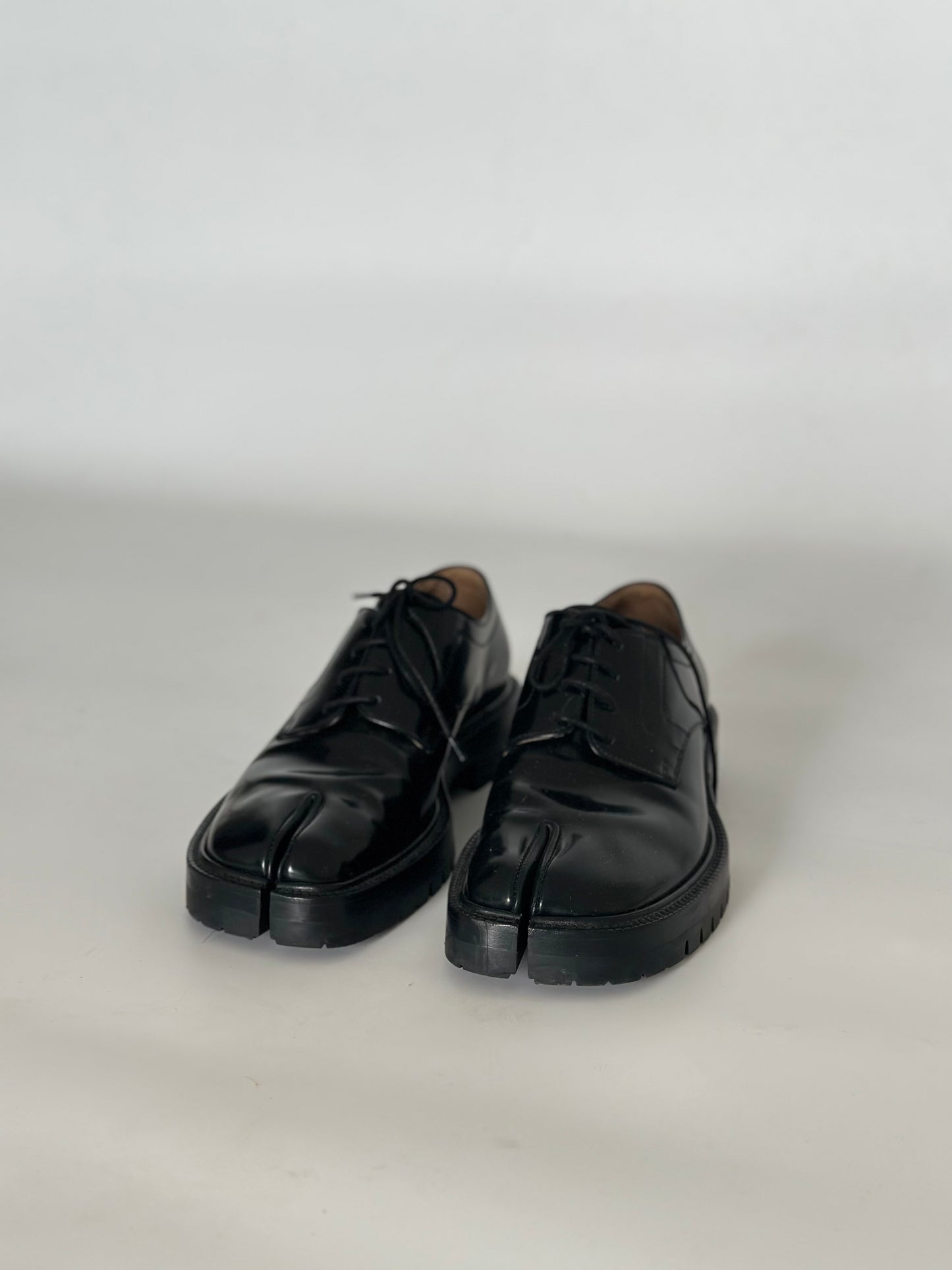 Maison Margiela Tabi County Derby – Black Leather