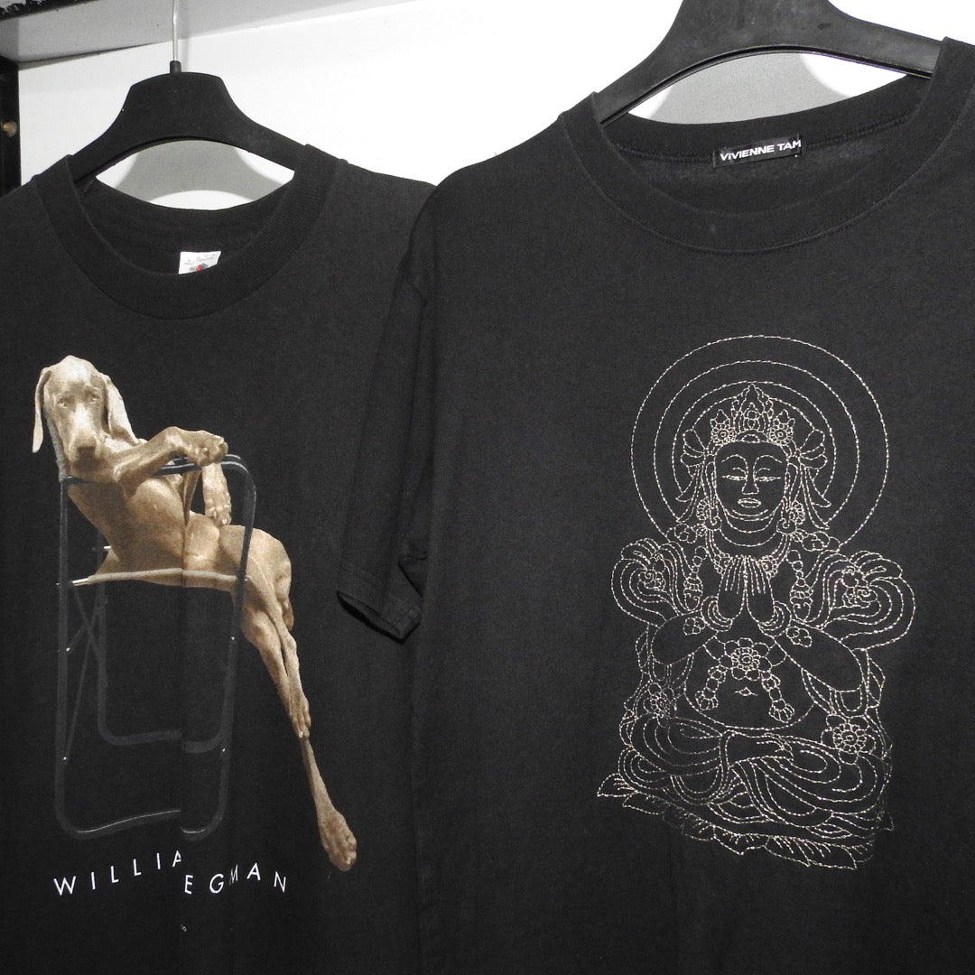 🧧 VIVIENNE TAM “BUDDHA” TEE – 90s