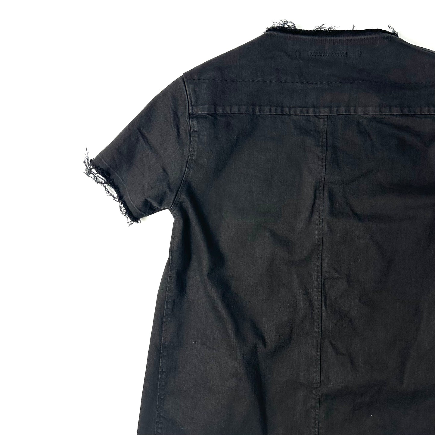 JULIUS_7 BLACK DENIM TEE SS18