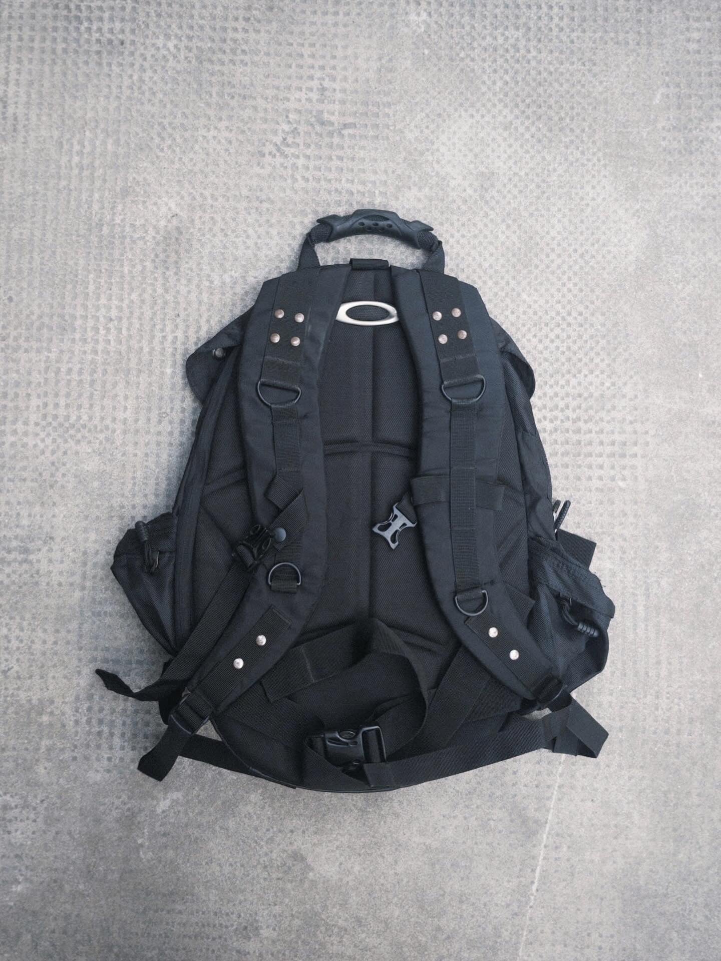 OAKLEY ICON 3.0 BACKPACK – CYBER MILITARY LEGACY