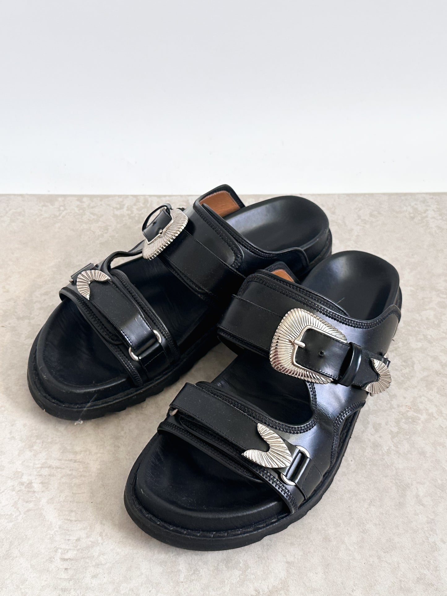 Toga Virilis Black Sandals