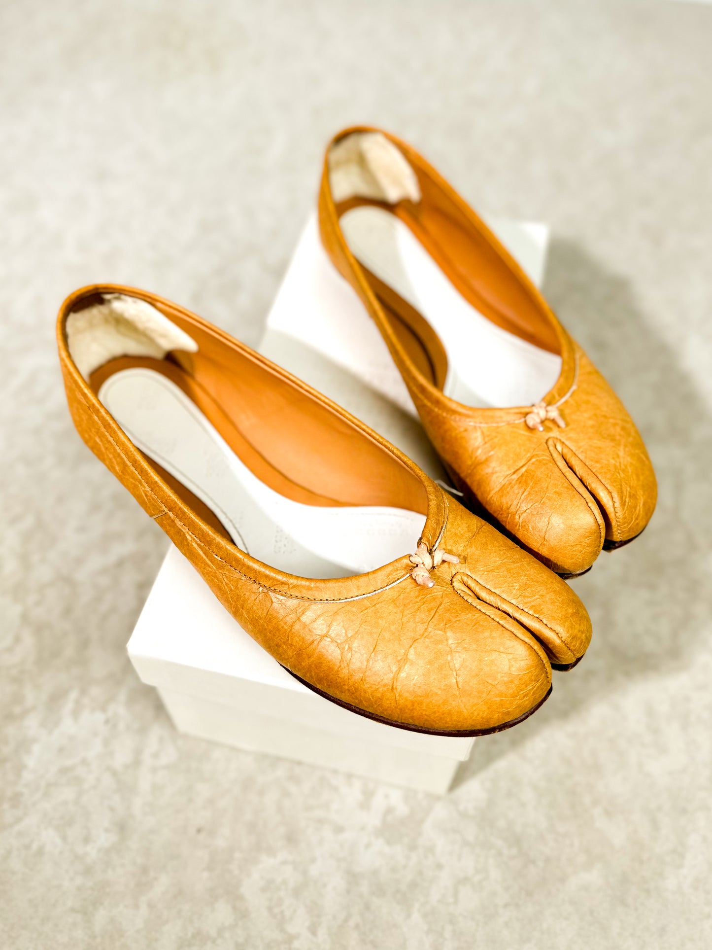 MAISON MARGIELA Tabi Ballet Flats
Wrinkle Processing Edition