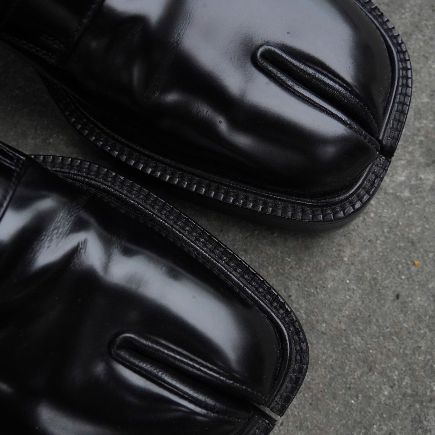 MAISON MARGIELA COUNTY TABI LEATHER DERBY SHOES