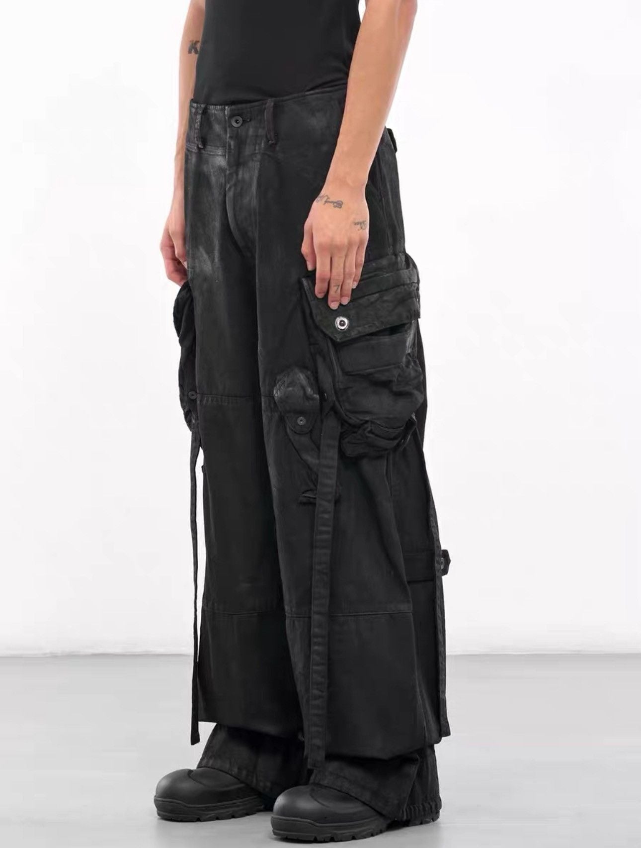 Julius_7 FW21 Resilience Gasmask Cargo Pants