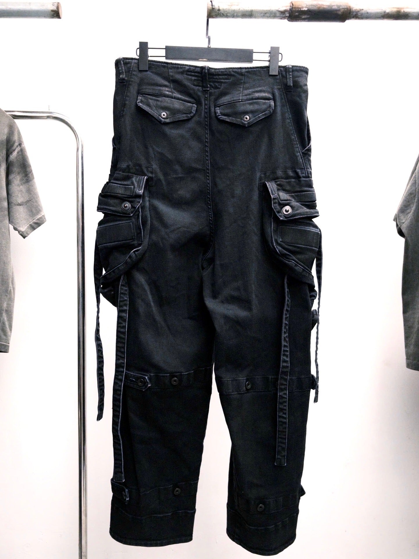 Julius_7 FW21 Resilience Gasmask Cargo Pants