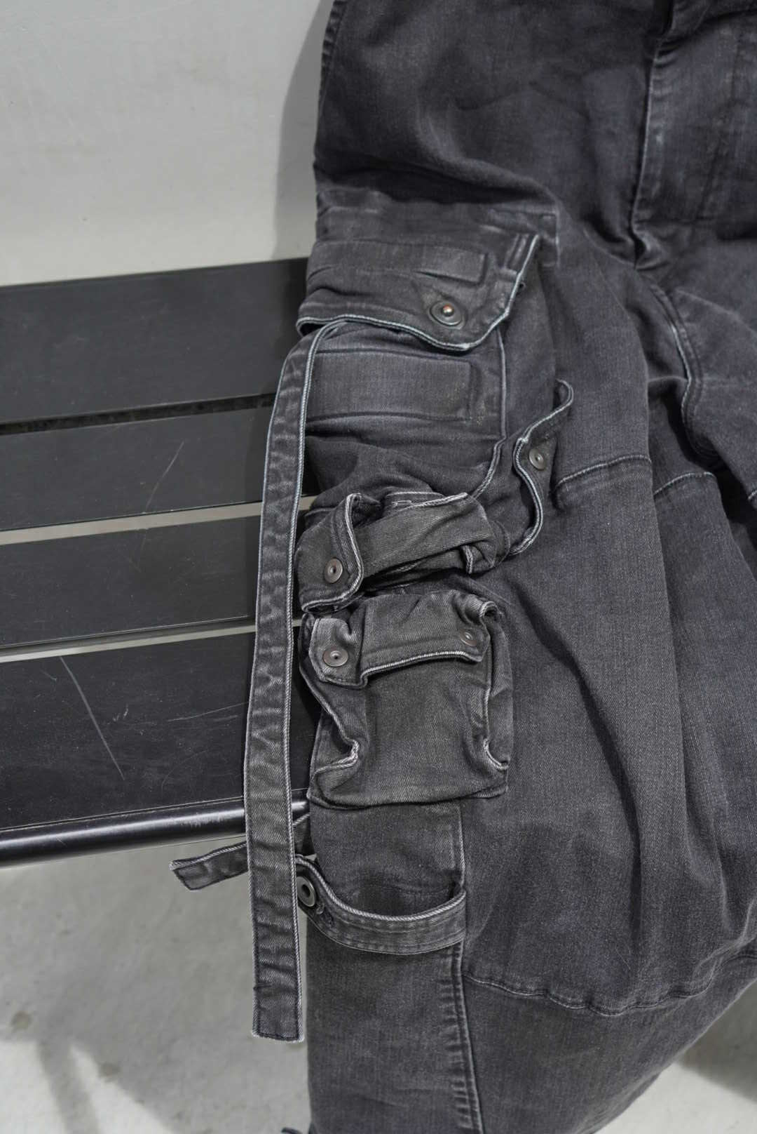 Julius_7 FW21 Resilience Gasmask Cargo Pants