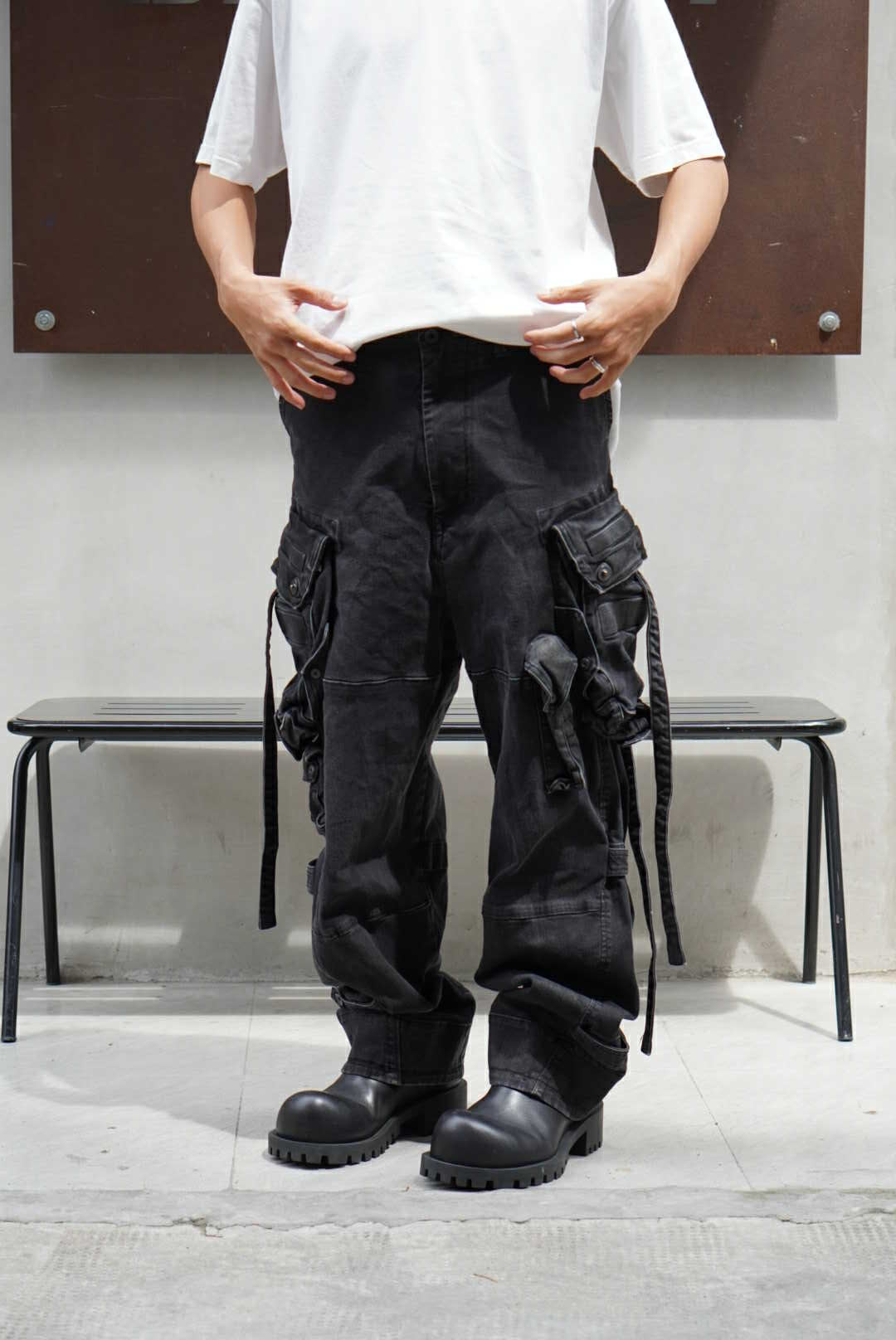 Julius_7 FW21 Resilience Gasmask Cargo Pants