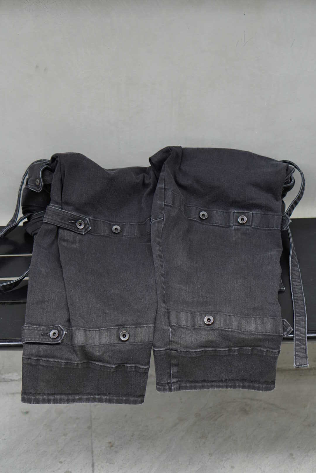 Julius_7 FW21 Resilience Gasmask Cargo Pants